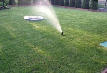 3öntözés közben_ kész kert